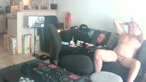 goldyguy011 online show from July 18, 11:52 pm