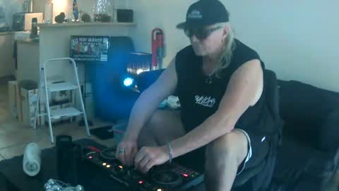 goldyguy011 online show from July 23, 12:02 am