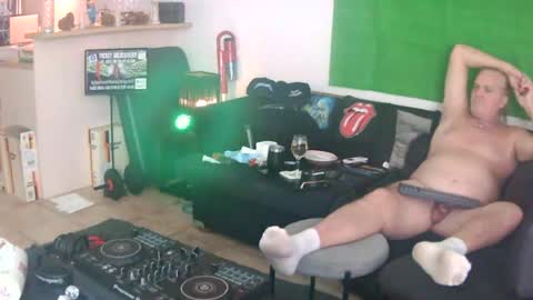 goldyguy011 online show from July 27, 11:12 pm