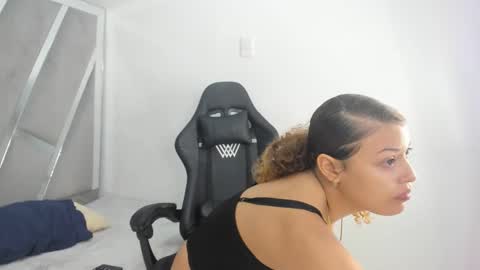 Snapshot of goldyht chatting on December 5, 12:25 pm goldyht online show from December 5, 12:25 pm