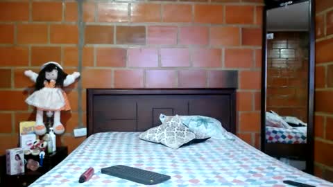 Snapshot of golositha26 chatting on December 21, 5:47 am Valentina online show from December 21, 5:47 am