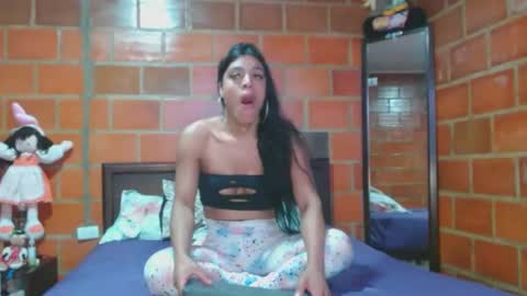 Snapshot of golositha26 chatting on December 26, 5:15 am Valentina online show from December 26, 5:15 am