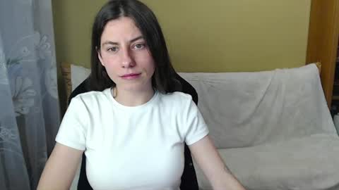 Snapshot of good__night chatting on June 3, 5:18 pm Elizabeth Effie online show from June 3, 5:18 pm