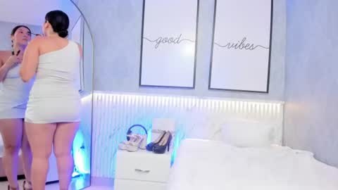Snapshot of goodgirl22_ chatting on June 27, 12:22 pm Emmy online show from June 27, 12:22 pm