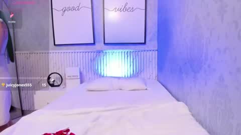 Snapshot of goodgirl22_ chatting on July 23, 1:58 am Emmy online show from July 23, 1:58 am