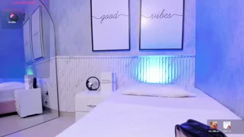 Snapshot of goodgirl22_ chatting on July 24, 11:25 pm Emmy online show from July 24, 11:25 pm