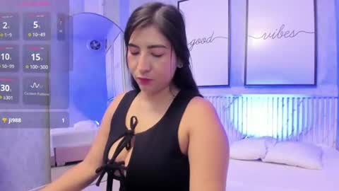 Snapshot of goodgirl22_ chatting on July 27, 11:23 pm Emmy online show from July 27, 11:23 pm