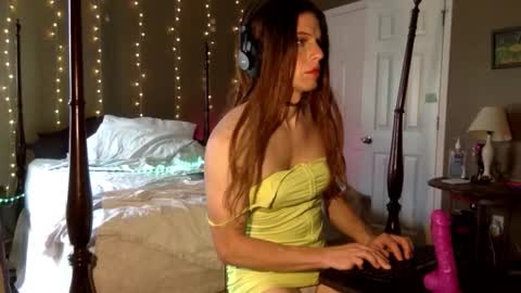 Snapshot of goodglimmer chatting on September 21, 6:53 pm Avynn T Morgan online show from September 21, 6:53 pm