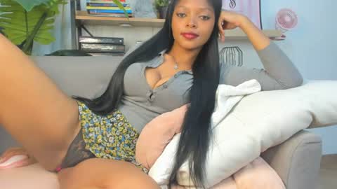 Snapshot of goofyshygirl1 chatting on June 19, 1:10 am Dominique online show from June 19, 1:10 am