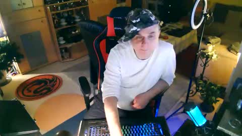 google5001 online show from February 3, 6:51 am