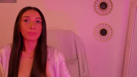 Snapshot of gorgeous_brunette chatting on January 7, 8:52 pm Rose online show from January 7, 8:52 pm