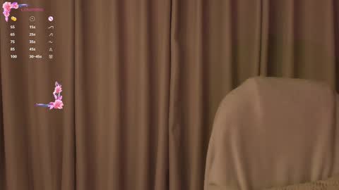 Snapshot of gorgeous_brunette chatting on March 9, 12:09 pm Rose online show from March 9, 12:09 pm