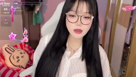 Snapshot of gorgeous_girl33 chatting on December 11, 11:21 pm gorgeous girl33 online show from December 11, 11:21 pm