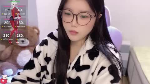 Snapshot of gorgeous_girl33 chatting on March 1, 12:34 am gorgeous girl33 online show from March 1, 12:34 am