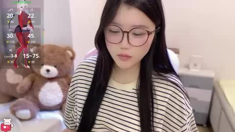 Snapshot of gorgeous_girl33 chatting on March 4, 1:00 am gorgeous girl33 online show from March 4, 1:00 am