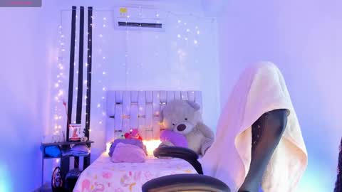 Snapshot of gorgeous_t chatting on May 7, 8:03 pm i am Jessi I love animals and drawing I hope to get along with everyone. XOXO online show from May 7, 8:03 pm