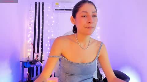 Snapshot of gorgeous_t chatting on May 20, 7:31 pm i am Jessi I love animals and drawing I hope to get along with everyone. XOXO online show from May 20, 7:31 pm