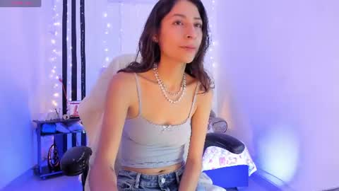 Snapshot of gorgeous_t chatting on June 18, 9:08 pm i am Jessi I love animals and drawing I hope to get along with everyone. XOXO online show from June 18, 9:08 pm