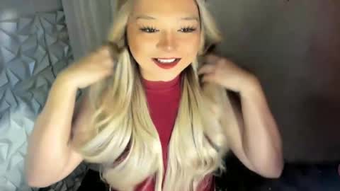 Snapshot of gorgeousamandarose chatting on June 16, 4:26 am Amanda rose online show from June 16, 4:26 am