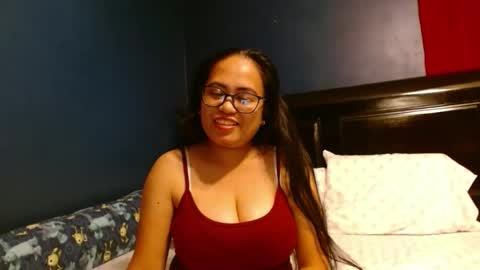 Snapshot of gorgeouslyn09 chatting on December 17, 10:38 pm gorgeouslyn09 online show from December 17, 10:38 pm