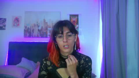 Snapshot of goth_minerva chatting on May 5, 2:14 pm goth_minerva online show from May 5, 2:14 pm