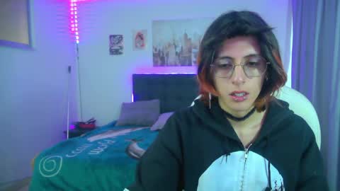 Snapshot of goth_minerva chatting on May 18, 1:28 pm goth_minerva online show from May 18, 1:28 pm