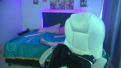 Snapshot of goth_minerva chatting on May 24, 1:27 pm goth_minerva online show from May 24, 1:27 pm