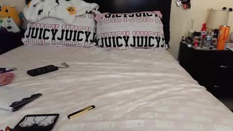 gothbaby305 online show from November 16, 2:17 am