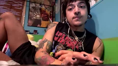 Snapshot of gothboitoy chatting on December 29, 10:25 pm Gothboitoy online show from December 29, 10:25 pm