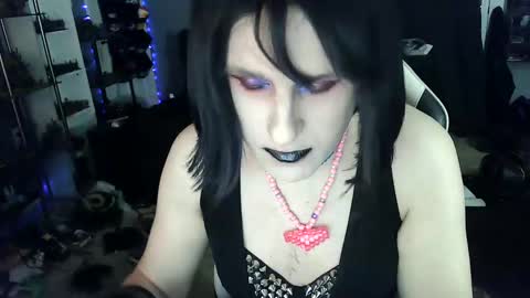 Snapshot of gothic123451 chatting on January 19, 4:04 pm Victoriana online show from January 19, 4:04 pm