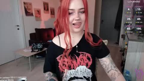 Snapshot of gothkittys chatting on May 10, 11:26 am traumfrau Kira angel face devil eyes I SELL A LOT VIDEO IN GALLERY online show from May 10, 11:26 am