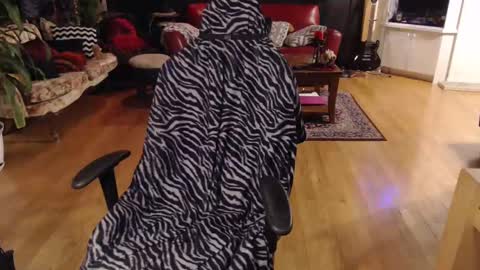 Snapshot of gothstripper chatting on February 7, 1:47 am Hezra online show from February 7, 1:47 am