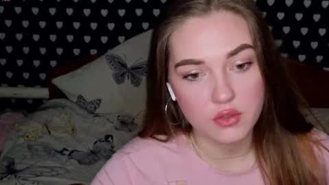 Snapshot of grace054 chatting on February 5, 12:59 am Grace online show from February 5, 12:59 am