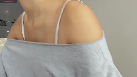 Snapshot of grace_louis chatting on December 15, 4:28 am grace_louis online show from December 15, 4:28 am