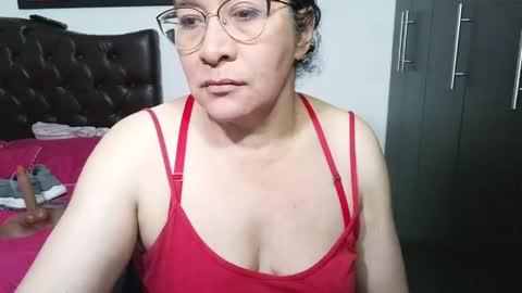 Snapshot of grace_mature_milf chatting on May 29, 11:19 am grace_mature_milf online show from May 29, 11:19 am