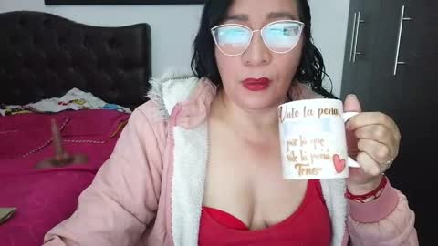 Snapshot of grace_mature_milf chatting on June 7, 11:47 am grace_mature_milf online show from June 7, 11:47 am