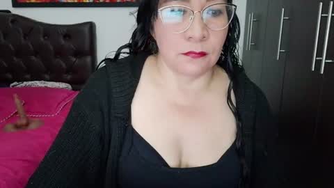 Snapshot of grace_mature_milf chatting on June 14, 9:44 am grace_mature_milf online show from June 14, 9:44 am