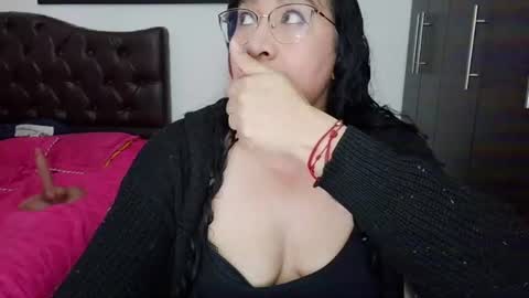 Snapshot of grace_mature_milf chatting on June 17, 11:27 pm grace_mature_milf online show from June 17, 11:27 pm