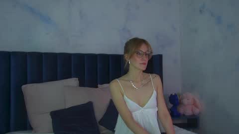 Snapshot of gracehudsons chatting on June 2, 4:14 am Grace online show from June 2, 4:14 am