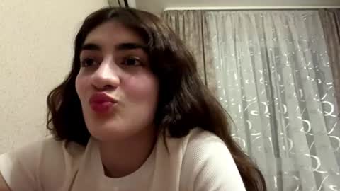 Snapshot of graciaweltha chatting on August 6, 8:33 pm Rira online show from August 6, 8:33 pm