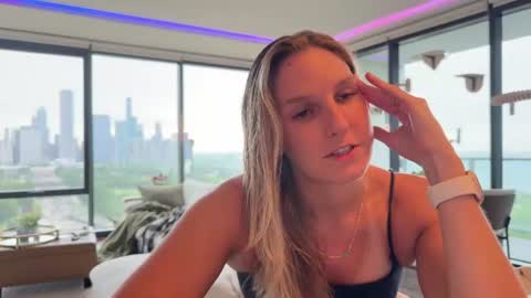 Snapshot of graciemae_baexx chatting on June 17, 5:14 pm Gracie Mae online show from June 17, 5:14 pm