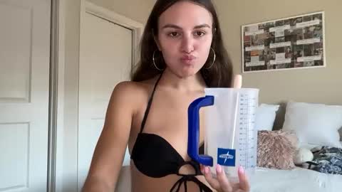Snapshot of graciesmith27 chatting on May 28, 9:12 pm Gracie Smith online show from May 28, 9:12 pm