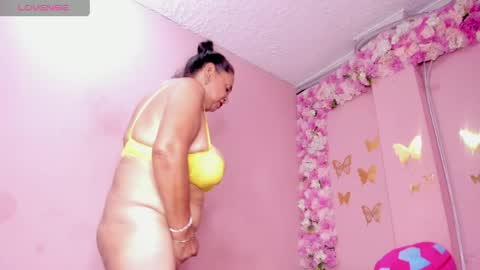 Snapshot of grandmother_milf chatting on May 31, 6:09 pm Mi Name is violeta online show from May 31, 6:09 pm