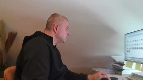 Snapshot of grau197077 chatting on February 16, 9:38 am grau197077 online show from February 16, 9:38 am