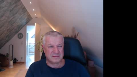 Snapshot of grau197077 chatting on July 13, 9:56 am grau197077 online show from July 13, 9:56 am