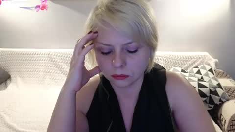 Snapshot of gray_swann chatting on March 5, 8:32 pm Ray online show from March 5, 8:32 pm