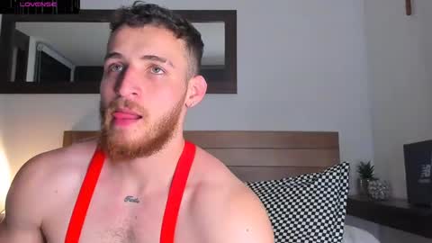 Snapshot of greeneyes_col chatting on December 3, 6:04 am Juan online show from December 3, 6:04 am