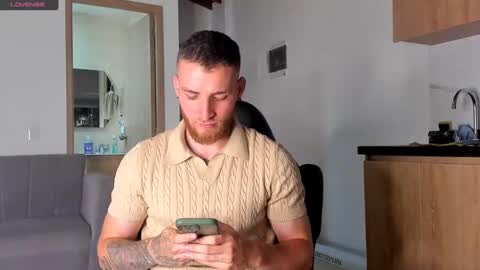 Snapshot of greeneyes_col chatting on February 3, 12:36 am Juan online show from February 3, 12:36 am