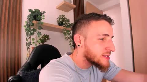 Snapshot of greeneyes_col chatting on November 22, 8:52 pm Juan online show from November 22, 8:52 pm