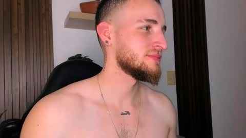 Snapshot of greeneyes_col chatting on December 5, 3:59 am Juan online show from December 5, 3:59 am